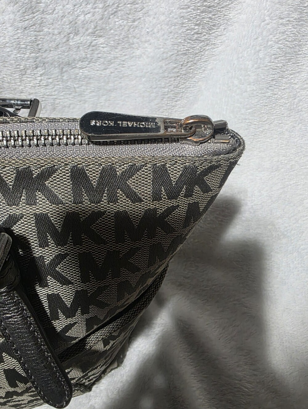 Michael Kors Gray MK Signature Tote Bag with Dual Straps - Picture 6 of 11